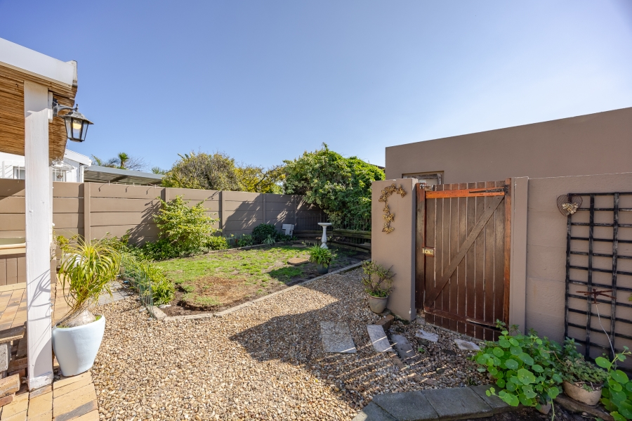 2 Bedroom Property for Sale in Lakeside Western Cape